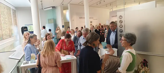 Großer Andrang herrschte bei der Eröffnung der Ausstellung „Poesie der Landschaft – Klimt und Teschner“ im Klimt-Zentrum. | Foto: Verein Klimt am Attersee