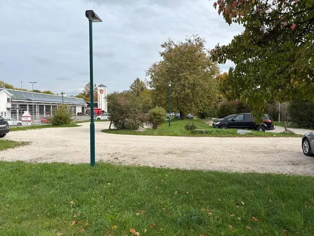 Der Parkplatz befindet sich an der Brucknerstraße gegenüber der Messe Ried und neben dem Feuerwehrhaus in Ried. | Foto: MeinBezirk Ried