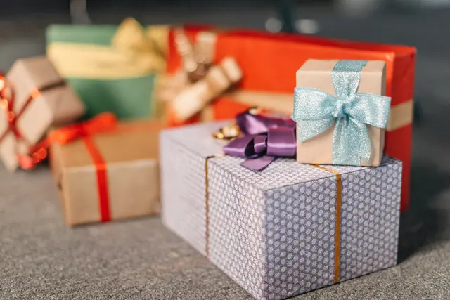 Mit einem liebevoll gepackten Schuhkarton können Menschen aus Deutschkreutz notleidenden Kindern in Osteuropa zu Weihnachten eine Freude bereiten. Die Päckchen können bis 13. November 2026 bei Familie Gager in der Feldgasse 44 abgegeben werden. | Foto: AllaSerebrina/panthermedia.net
