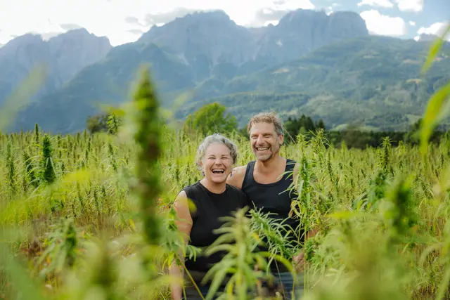 Michael Halbfurter und seine Frau Karin haben ihren Betrieb in Dölsach grundlegend verändert und sind als Biodiversitäts-Botschafter 2026 nominiert. | Foto: Elias Bachmann