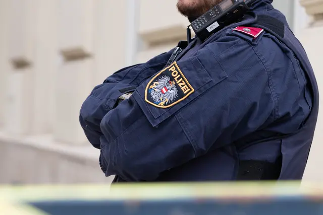 Ein 65-Jähriger wurde von zwei derzeit unbekannten Eindringlingen in seinem Haus in Liesing verletzt. Das Duo konnte flüchten, die Suche nach ihnen läuft auf Hochtouren. (Symbolfoto) | Foto: Sade Jerabek/ MeinBezirk