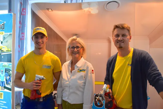 Installationen Wieland: Karin (mitte), GF Lukas (rechts) und Lehrling Lukas links | Foto: meinbezirkk Lungau/Pongau