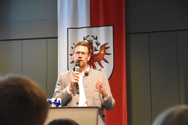 "Karriere mit Lehre hat immer Zukunft", betonte Spartenobmann Roman Eberharter.  | Foto: Barbara Fluckinger