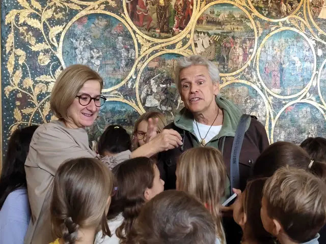 Ein Interview zwischen Mikl-Leitner und Brezina | Foto: Rebekka Sadiki-Peckary