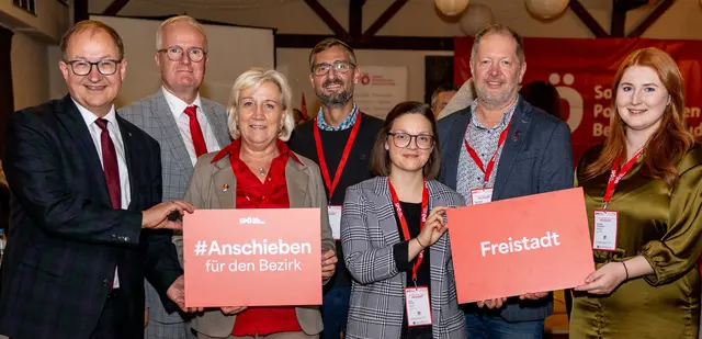 Von links: Landesrat Martin Winkler, Bezirksvorsitzender Christian Gratzl, Regina Roßgatterer, Daniel Siegl, Julia Danner, Alexander Skrzipek und Stefanie Schweiger. | Foto: SPÖ