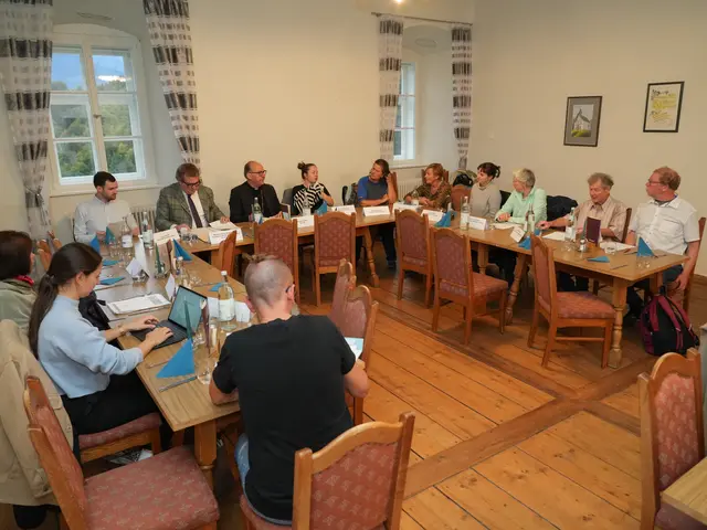 Bei der Sitzung des Laienrats der Diözese Innsbruck am Georgenberg stand die Pfarrgemeinderatswahl 2027 und die Bedeutung des ehrenamtlichen Engagements im Mittelpunkt. | Foto: Cincelli/dibk