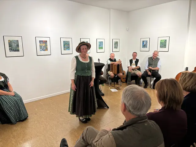 RoseMarie Popp erzählte dem Publikum ein Märchen. | Foto: MeinBezirk/Harald Almer