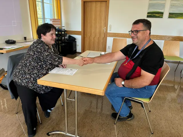 Irene Berger und Josef Scherfler freuen sich auf ihre Aufgaben als frisch gewählte Regionalsprecher:innen der Region Innviertel. | Foto: Lebenshilfe OÖ