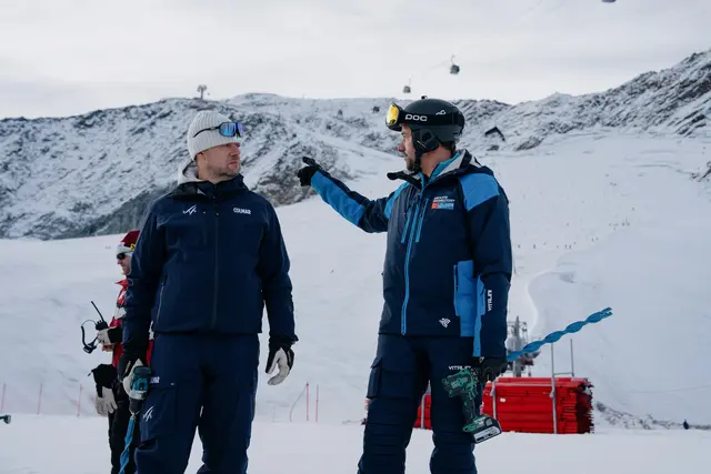 Letzter Feinschliff am Gletscher: Die Piste ist bereit für die Ski-Elite. | Foto: Ötztal Tourismus/ Tobias Siegele