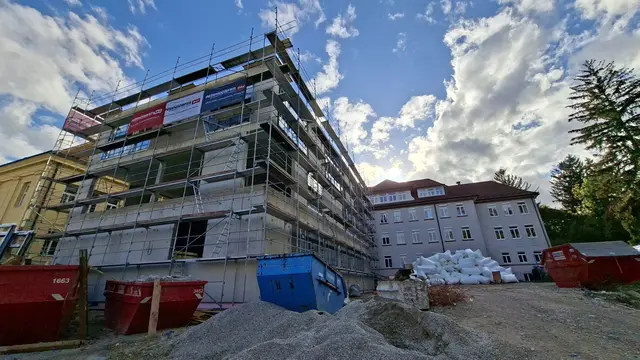 Die Bauarbeiten an der Volksschule schreiten zügig voran.  | Foto: Stadtgemeine