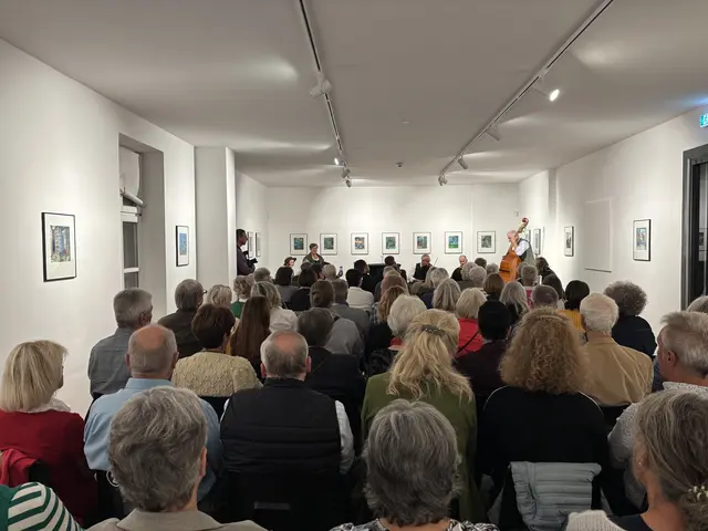 Der Andrang bei der Buchpräsentation im Kunsthaus Köflach war enorm. | Foto: MeinBezirk/Harald Almer
