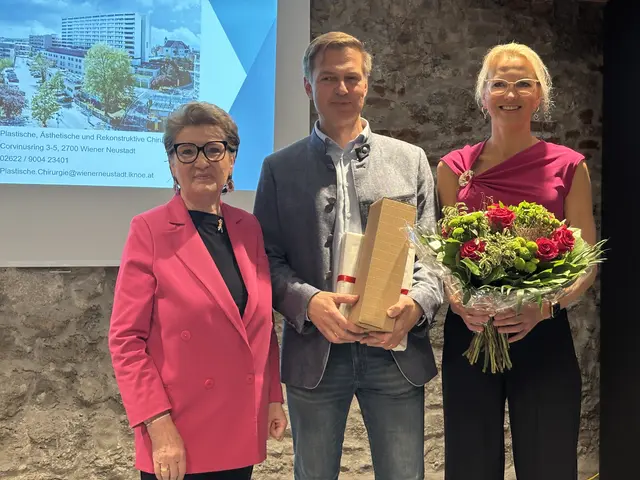 Gesundheitsstadträtin und Vizebürgermeisterin Erika Buchinger mit den Fachärzten Wolfgang Michlits und Martina Lehner. | Foto: Schauer