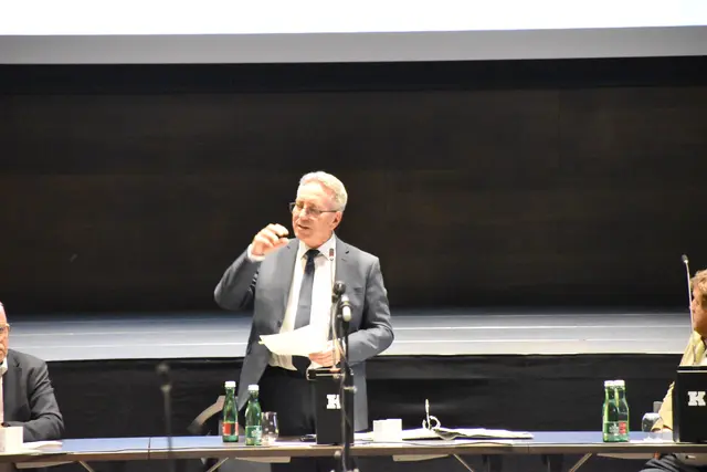 "Auch das mir zugegangene Echo seitens der Bevölkerung ist sehr positiv, weil man jetzt leichter einen Parkplatz findet", sagt Bürgermeister Martin Krumschnabel.  | Foto: Barbara Fluckinger