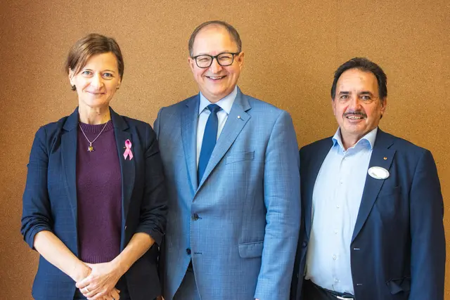SP-Bezirksfrauenvorsitzende Nationalrätin Sabine Schatz, SP-Landesparteichef Landesrat Martin Winkler und SP-Bezirkschef Landtagsabgeordneter Erich Wahl. | Foto: Sarah Haim
