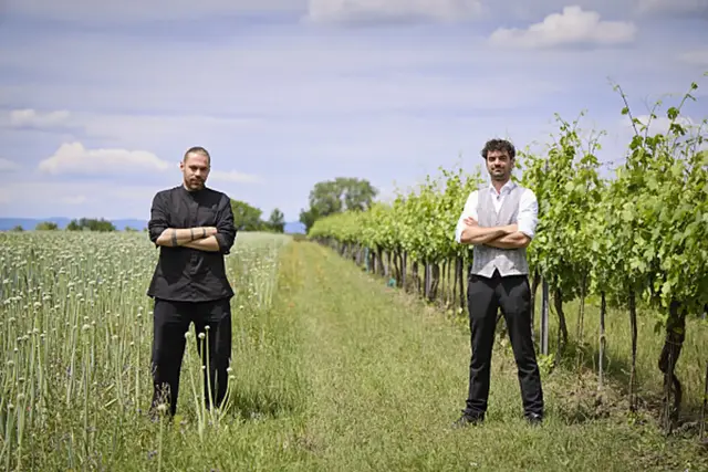 Küchenchef Erhard Schober (links) mit Sommelier Dominic Lackner (rechts). | Foto: VILA VITA Pannonia