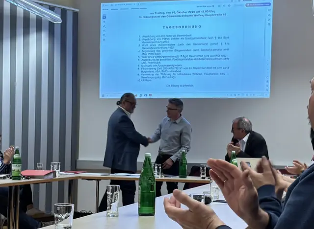Die Angelobung von Thomas Kureck übernahm Bezirkshauptmann Mag. Peter Bubik | Foto: Johanna Müllner