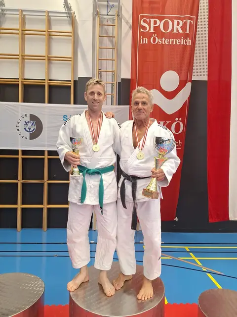 Strahlende Gesichter bei den Masters Staatsmeisterschaften in Linz. v.l.Christian Winkler und Herrmann Schmölzer | Foto: Sanjindo  Bischofshofen