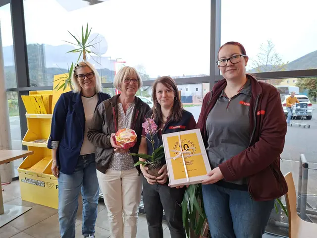 Andrea Schmitt, Postpartner-Betreuerin der Österreichischen Post, Gabriele Zeppelzauer, Betreiberin von SPAR Zeppelzauer, und die beiden Mitarbeiterinnen Sabrina Schiefer und Bianca Rapolte | Foto: Österreichische Post