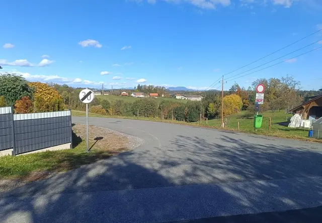 Früher herrschte bei der Einfahrt zur Siedlung Fahrverbot.
