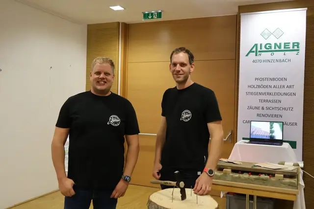 Martin und Thomas Burner von der Jungen Wirtschaft Eferding stellten ihren Betrieb ebenfalls vor. | Foto: MeinBezirk/Constance Haslberger