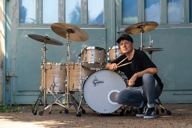 Ralf Gustke war schon mit Größen wie Gianna Nannini, Georg Danzer, den Söhne Mannheims oder Barclay James Harvest auf Tour. Am 7. November 2026 gastiert er in Taufkirchen an der Pram.  | Foto: Gretsch Sabian