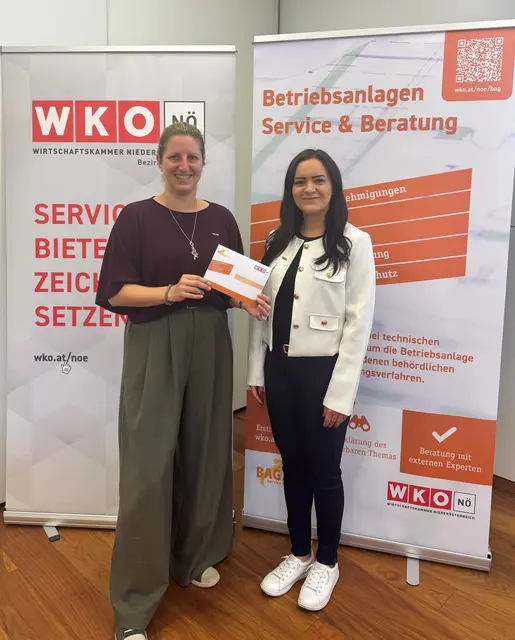 Bezirksstellenreferentin Romana Franzl mit der Vortragenden Sedina Pargan.
 | Foto: WKNÖ