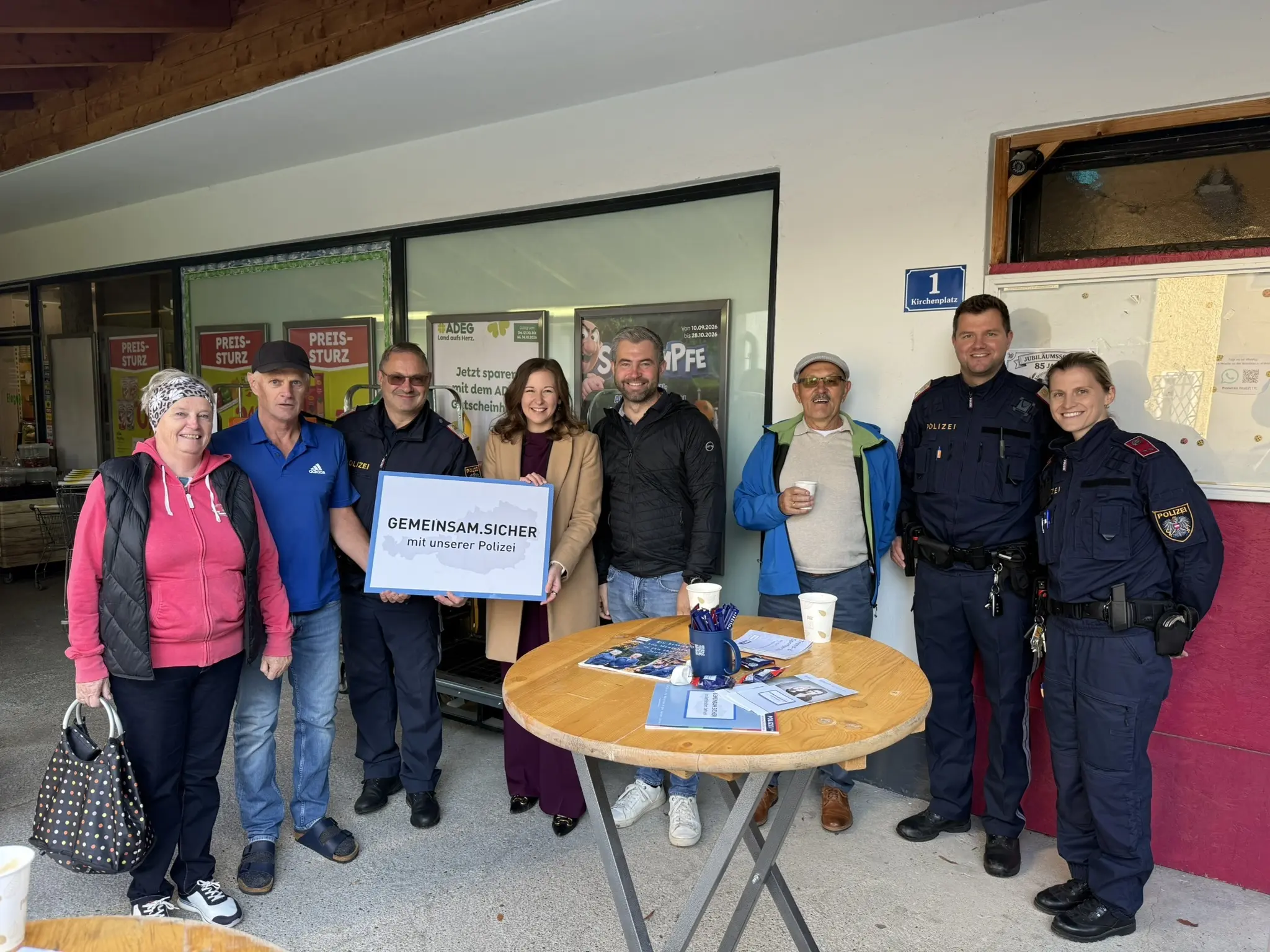 Coffee with Cops: Police invited residents for coffee, Neustift embraces ...