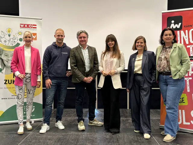 Das Team des Workshops „WertKette“ vermittelt Jugendlichen in St. Veit anschaulich, wie regionale Kaufentscheidungen die heimische Wirtschaft stärken. | Foto: MeinBezirk 