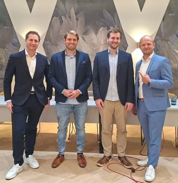Von links: Bernhard Tomasi (Raiffeisen Salzburg), Elias Danninger, Daniel Sigl (beide Dauntles) und Bernhard Wimmer (Raiffeisen Salzburg).  | Foto: RVS