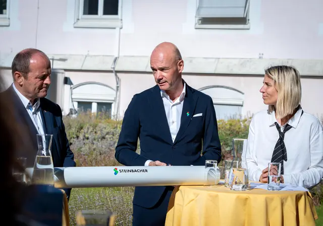 „Ungedämmte Heizungsrohre im Keller sind wie Heizkörper – nur eben am falschen Ort", erklärt Roland Hebbel (Geschäftsführer Steinbacher Dämmstoffe). | Foto: Land Tirol/Hörmann