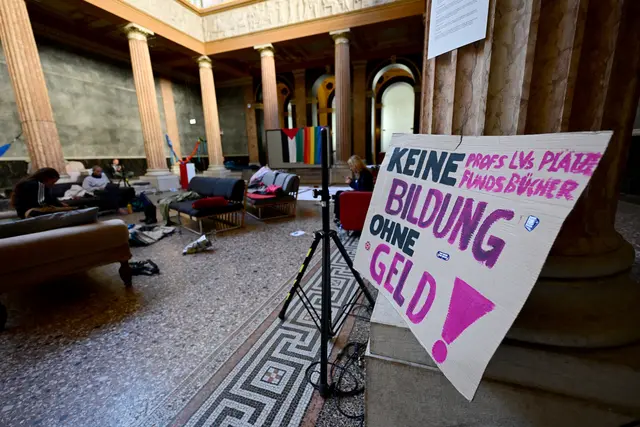 Die Akademie der bildenden Künste am Schillerplatz ist ab sofort besetzt. | Foto: APA-Images / APA / ROLAND SCHLAGER