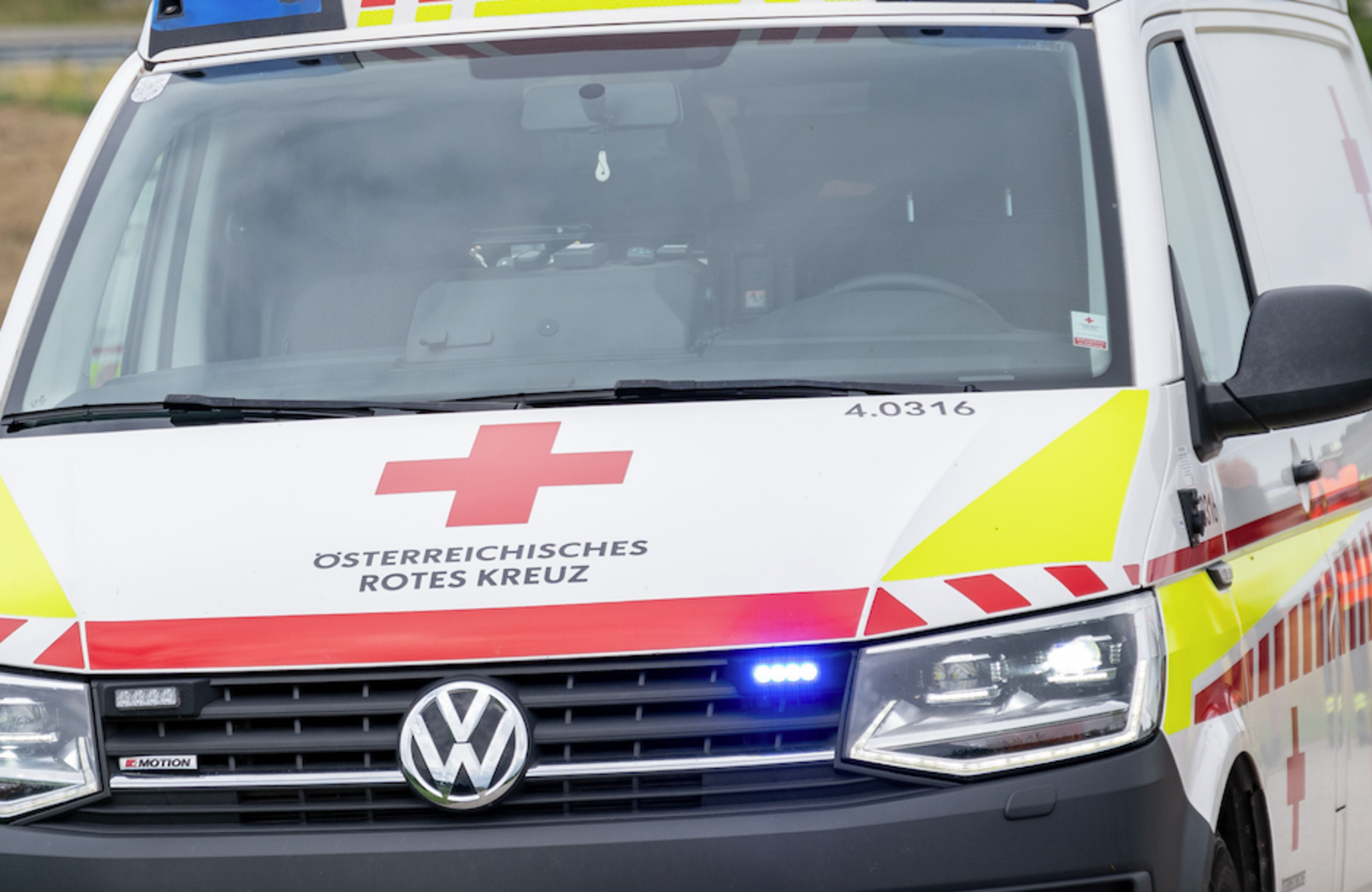 Stichflamme aus Vernebelungsgerät verbrennt Arbeiter die Arme