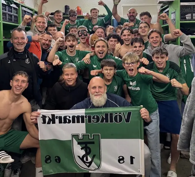 So feierten die Völkermarkter das 3:0 in der Kabine. | Foto: VST Völkermarkt
