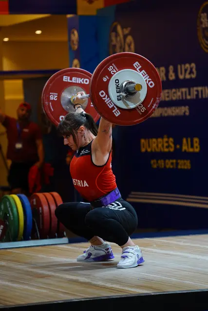 Victoria Steiner mit 80 kg Reßen

Foto: Luca Modrey