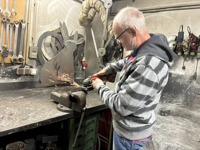 In der alten Schmiede sprühen die Funken. | Foto: Anna Maria Kaufmann