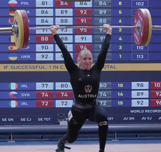 Lilian Wagnsonner (Gitti City) mit 100 kg Stoßen.

Foto: vom Livestream 