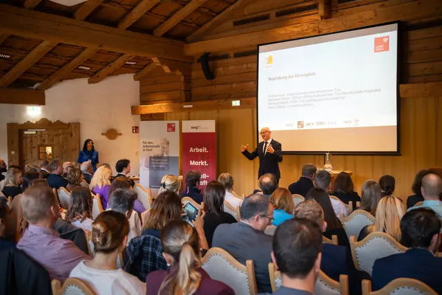 Landeshauptmann Anton Mattle hob die Bedeutung der Lehre hervor. | Foto: Land Tirol/INN FRAME