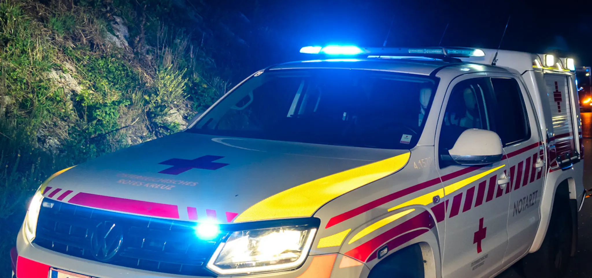 Serious accident in Leonding: Car overturns - | two injured after drunk ...