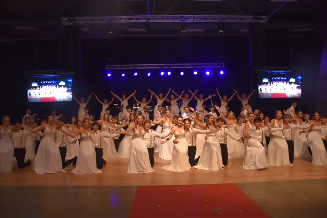Eine wunderbare Polonaise eröffnete die Ballnacht. | Foto: MeinBezirk/Michael Strini