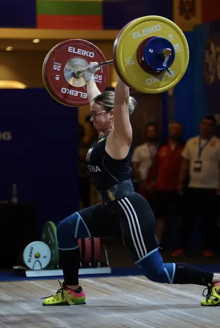 Alina Novak mit 109 kg Stoßen

Foto: Luca Modrey