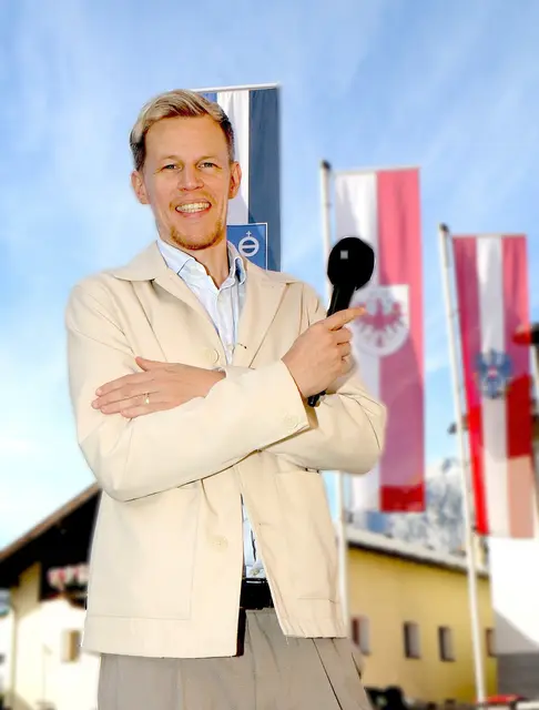 Bürgermeister Lukas Schmied lässt die öffentliche Gemeindeversammlung erstmals im Internet übertragen. | Foto: Foto: Walpoth