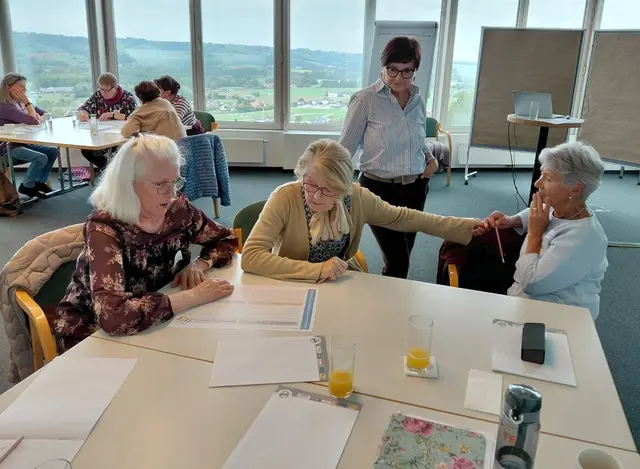 In Tischgruppen wurden Ideen für die Ortsvereine erarbeitet. | Foto: Zeitbank Dachverband