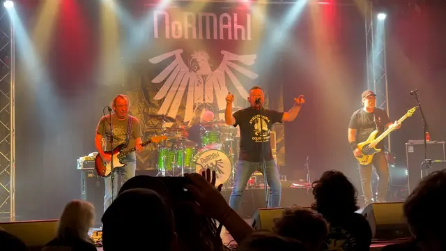 Mit NoRMAhl hat man zum 25-jährigen Jubiläum eine der größten deutschsprachigen Punkbands in den Freiraum geholt. | Foto: Petra Ortner