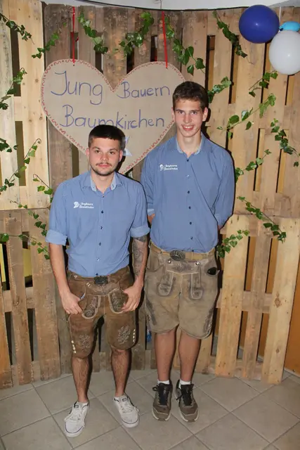 Obmann Lucas Kirchmair und Stellvertreter Lorenz Kirchmair (v.r.)