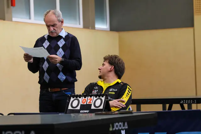 Walter Seper (links) und Hamdija Duric
(rechts) schauten mit Sorge auf den Spielbericht. | Foto: UTTC Horn