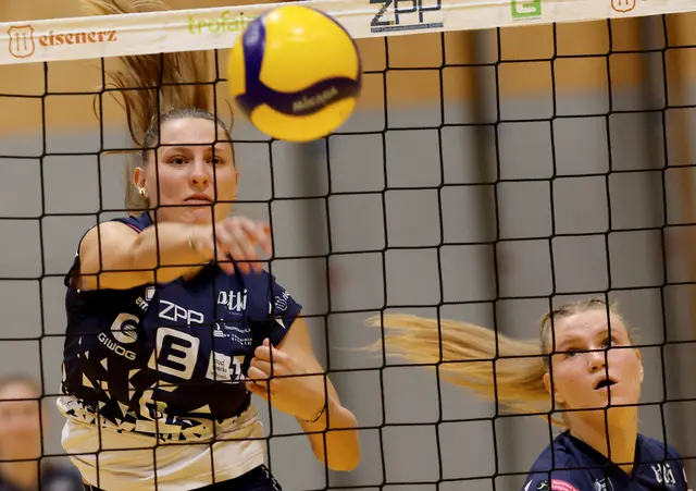 Carina Goldberger (Erzbergmadln) bei einem erfolgreichen Angriff | Foto: GEPA pictures/Hans Oberländer