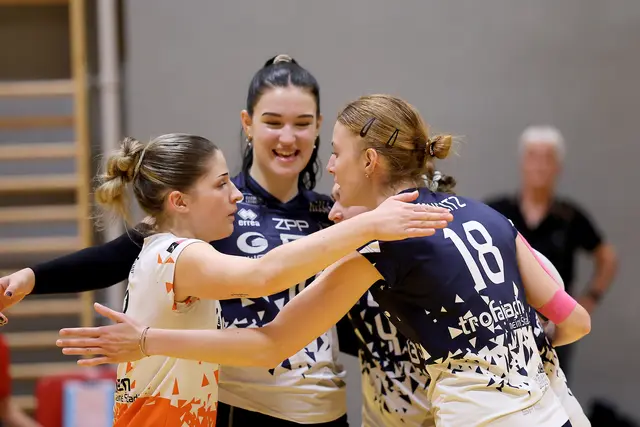So sehen Siegerinnen aus: Marvi Pump, Magdalena Schmolmüller und Theresa Scheitz von den Erzbergmadln. | Foto: GEPA pictures/Hans Oberländer
