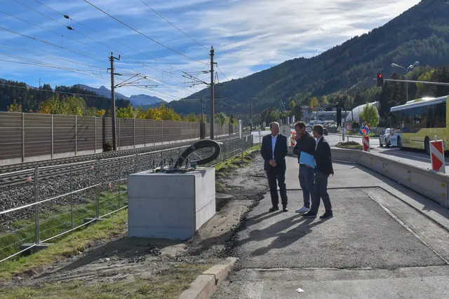 Mit neuen digitalen Anzeigetafeln an der B 182 wollen die Verantwortlichen die Verkehrslenkung bei hohem Verkehrsaufkommen verbessern und Abfahrtsverbote unterstützen. | Foto: Planungsverband Wipptal