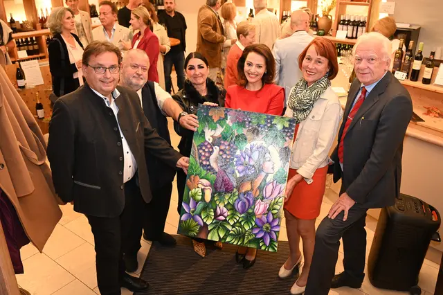 GR Herbert Dopplinger, GR Peter Böö, GR Astrid Sinkovits, Künstlerin Anca Schmittner, Stadträtin Angela Stöckl-Wolkerstorfer und Vizebürgermeister Jowi Trenner

  | Foto: 2026psb/sap