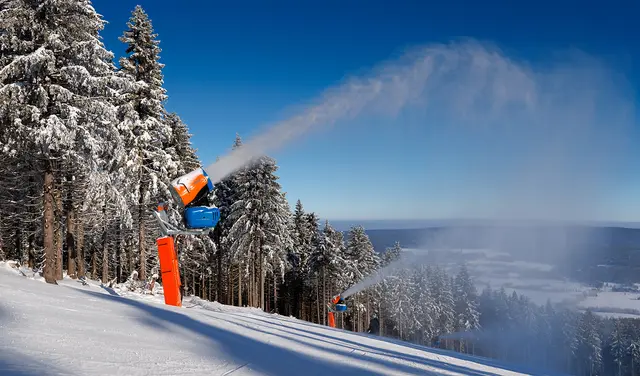 Die Unternehmensgruppe HTI ist neuer Alleineigentümer von Supersnow, einem auf die Herstellung von Schneeerzeugern, Lanzen und technologisch fortschrittlichen Beschneiungsanlagen spezialisierten Unternehmen. | Foto: orlicke zahori